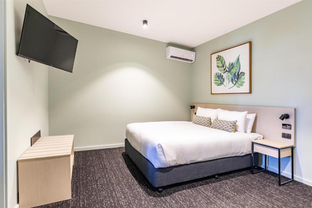 Nightcap at Commercial Hotel - Resim 24