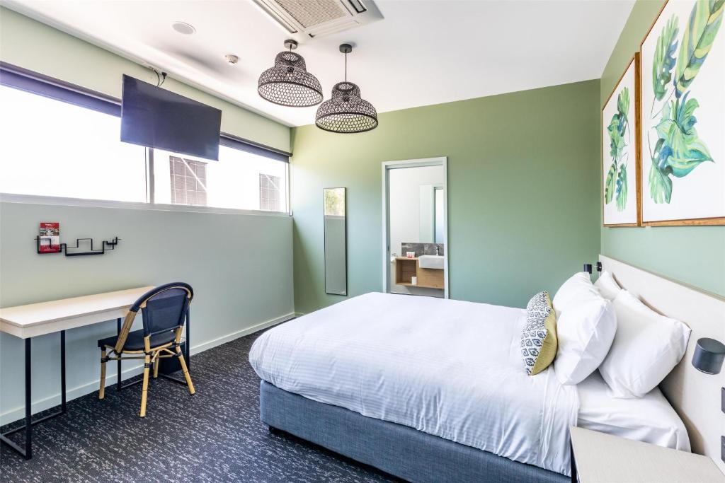 Nightcap at Commercial Hotel - Resim 28