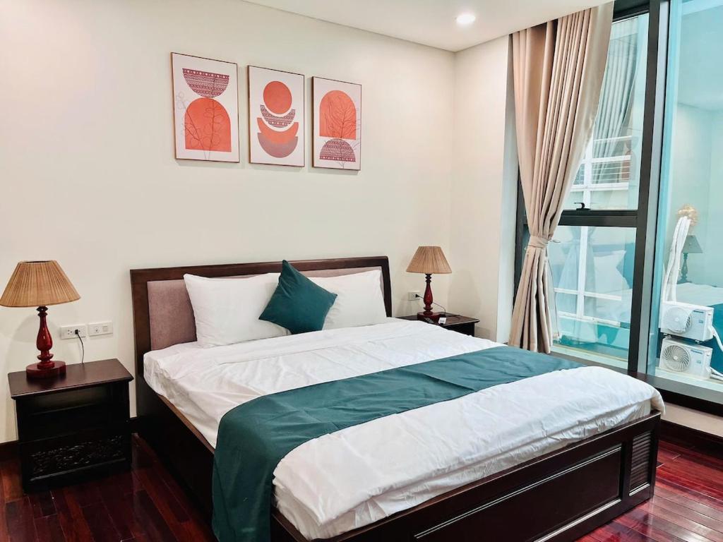 Postel nebo postele na pokoji v ubytování Sakamoto 1 Apartments Kim Ma by XÔI Residences
