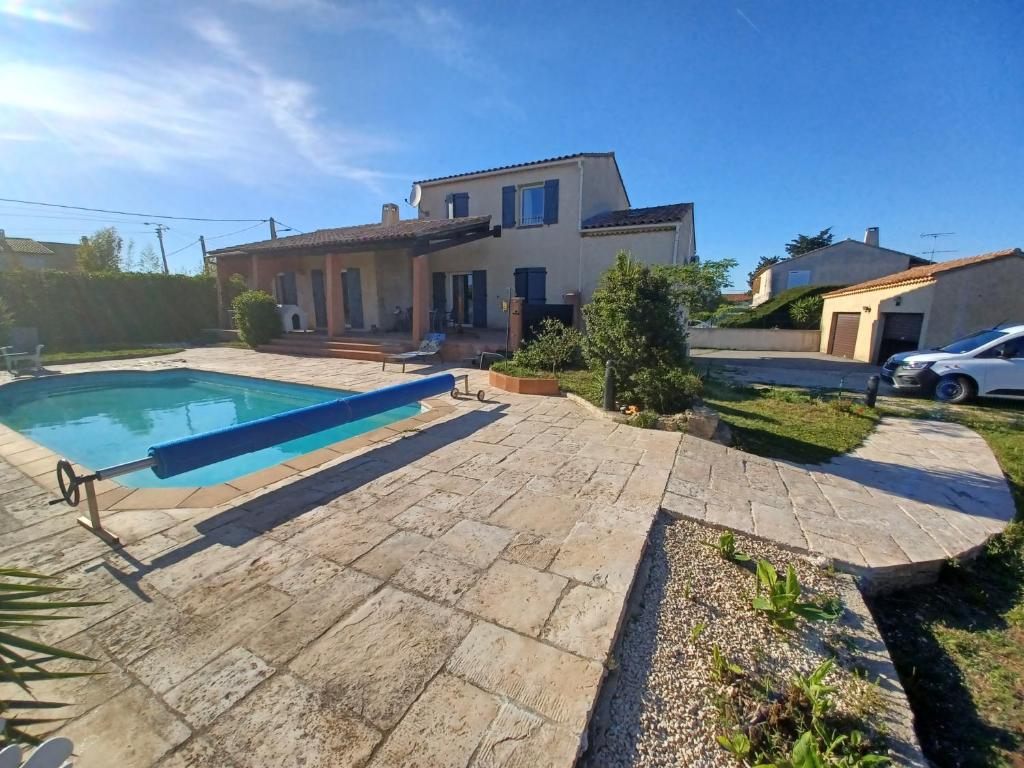 Photo de la galerie de l'établissement Villa T5 avec piscine, à Fos-sur-Mer