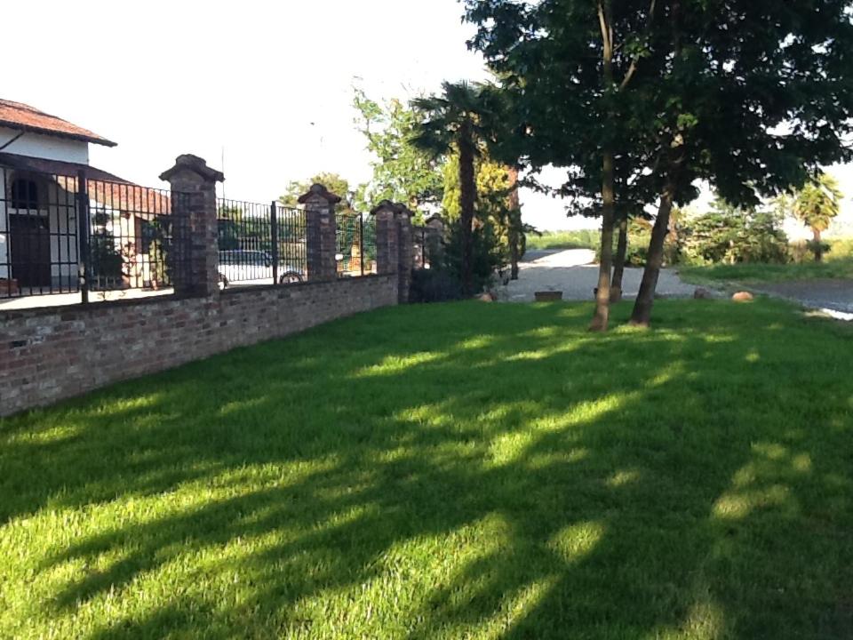 Vonkajšia záhrada v ubytovaní B&B Cascina Baraggione