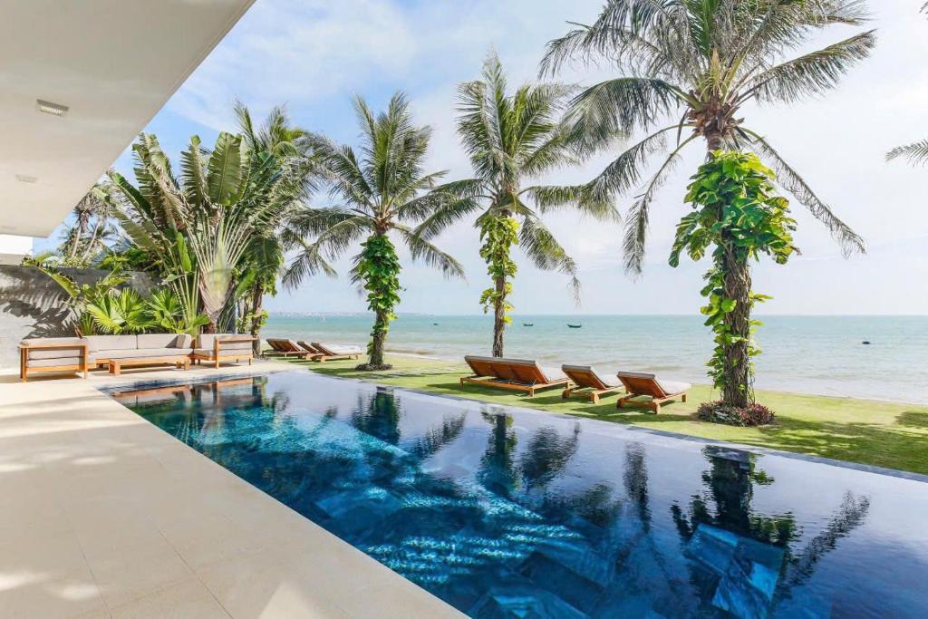 Bazén v ubytování Ocean Villa - Lying By The Sea - Free Breakfast nebo v jeho okolí