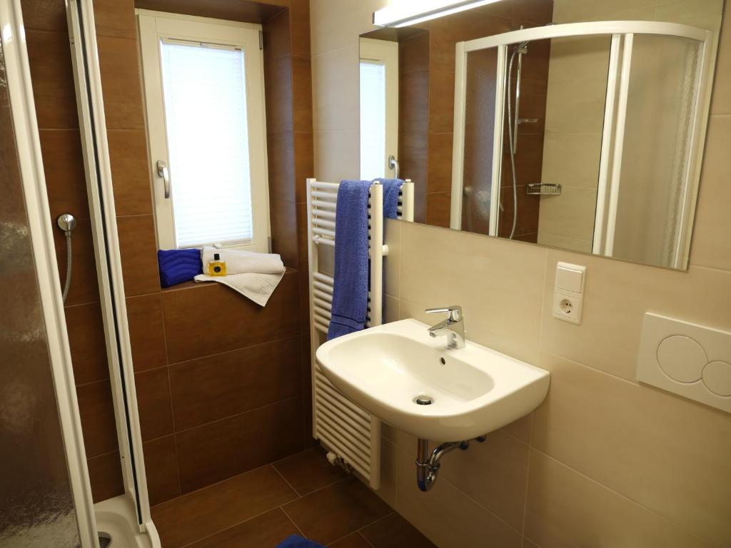 A bathroom at Haus Talblick