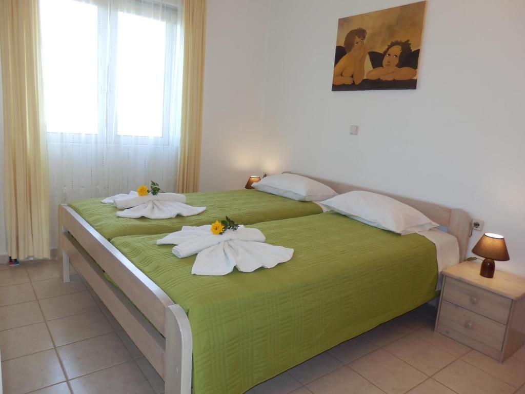 Postel nebo postele na pokoji v ubytování Maro Suites