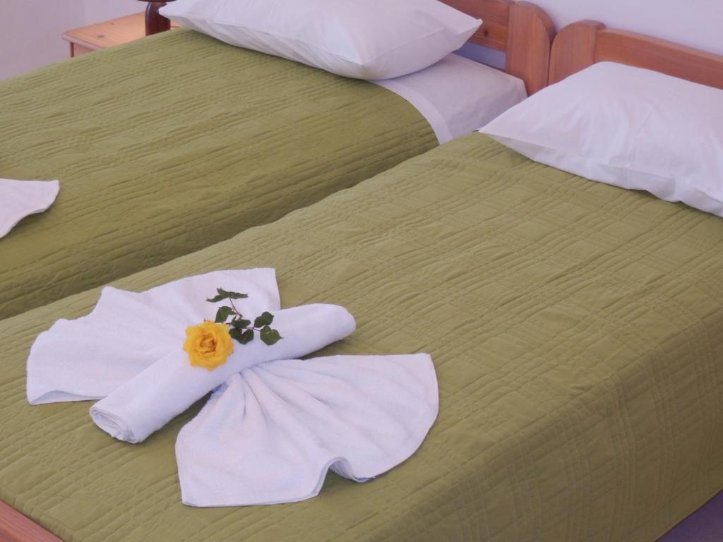 Postel nebo postele na pokoji v ubytování Maro Suites