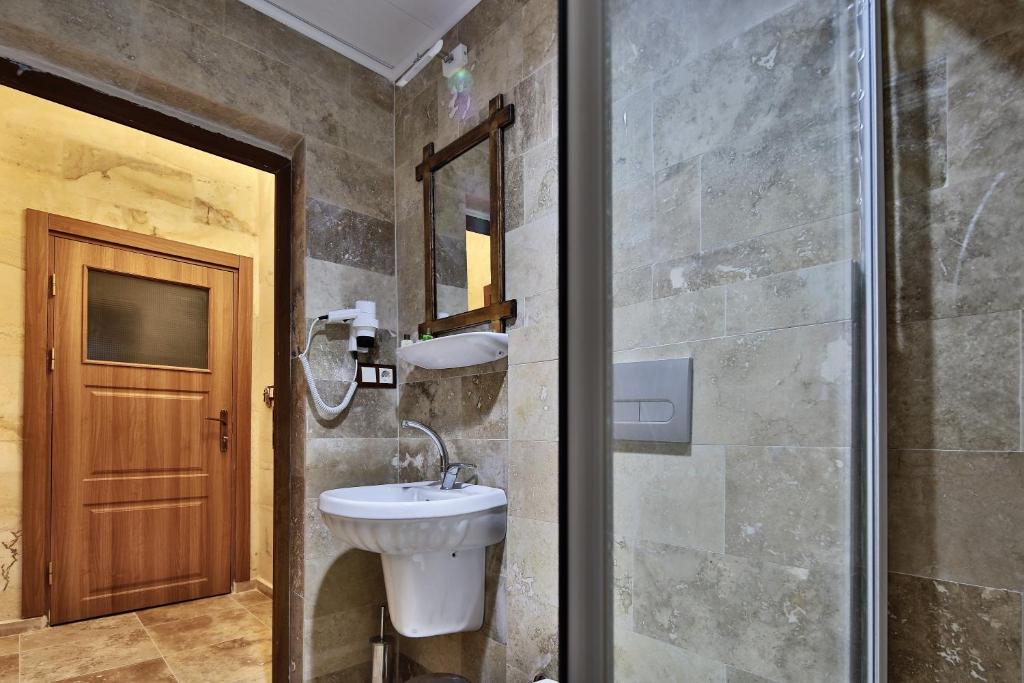 Yusuf Bey House - 13