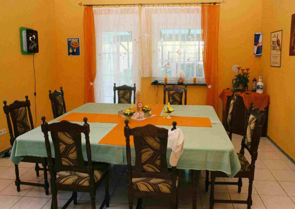 Posezení v ubytování Hotel Gasthof Goldener Hahn