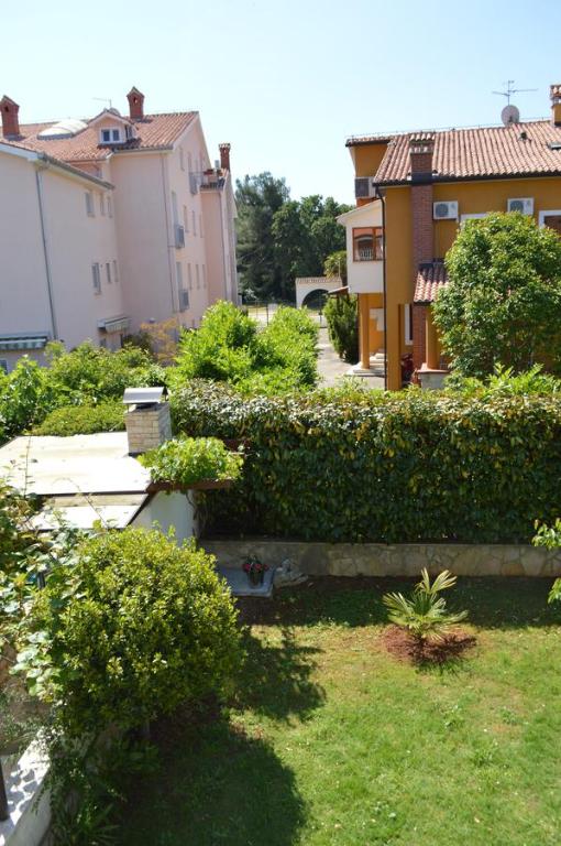 Ogród w obiekcie Apartment Bozac