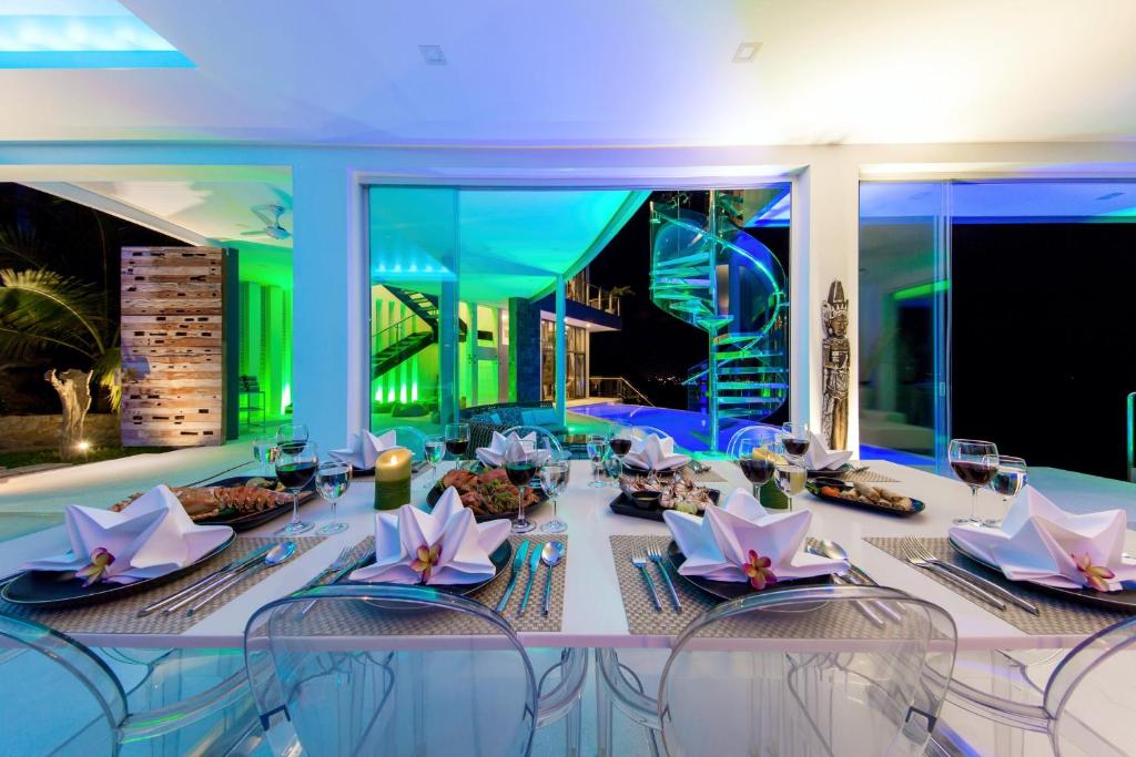 Fotografie z fotogalerie ubytování Villa Seawadee - luxurious, award-winning design Villa with amazing panoramic seaview v destinaci Chaweng Noi pláž