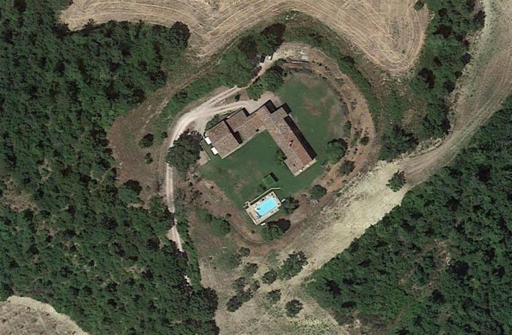 an aerial view of a house in a field at Azienda Agraria Montelujano in Gubbio