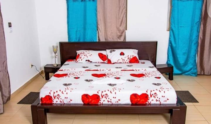 Postel nebo postele na pokoji v ubytování Hôtel RIO Ouidah