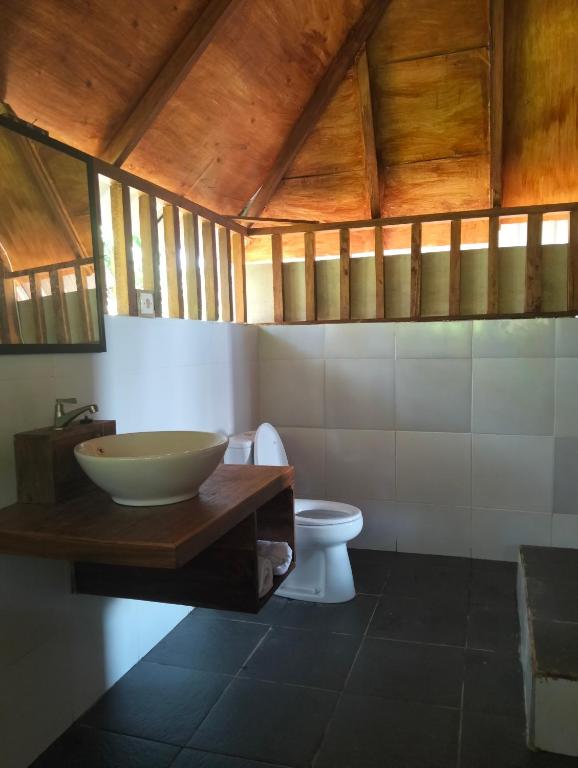 Un baño de Girang Rinjani Bungalows