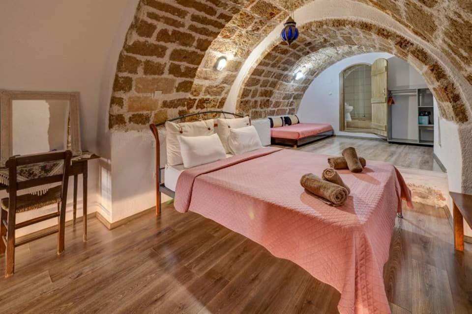 Postel nebo postele na pokoji v ubytování Pablito House-Seaview Monemvasia Nests