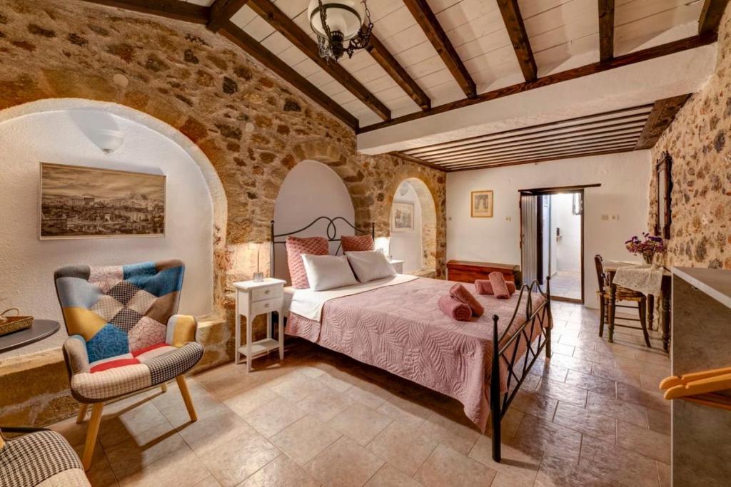 Postel nebo postele na pokoji v ubytování Pablito House-Seaview Monemvasia Nests