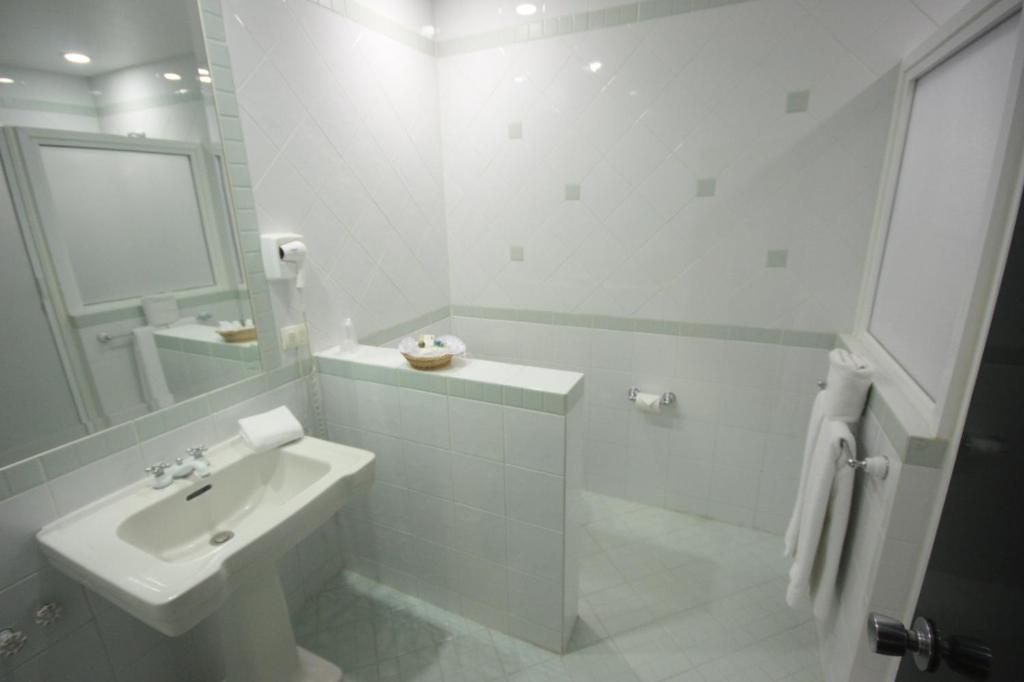 Koupelna v ubytování Hotel Leon