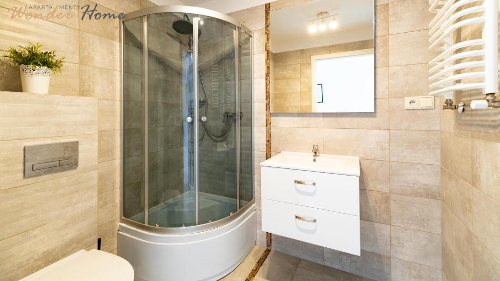 Kúpeľňa v ubytovaní Wonder Home - Apartament blisko Ski Arena, szlaków turystycznych i Kościółka Wang