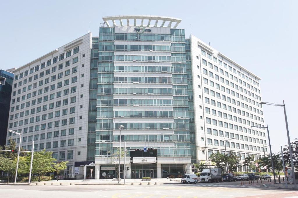 a large office building with a lot of windows at Good Day Airtel in Incheon