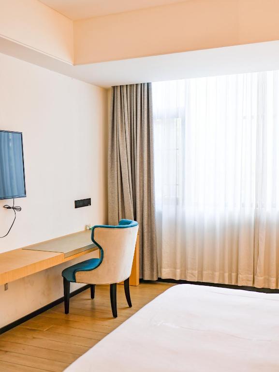 Postel nebo postele na pokoji v ubytování 佛山顺德青森酒店-长鹿旅游休博园店