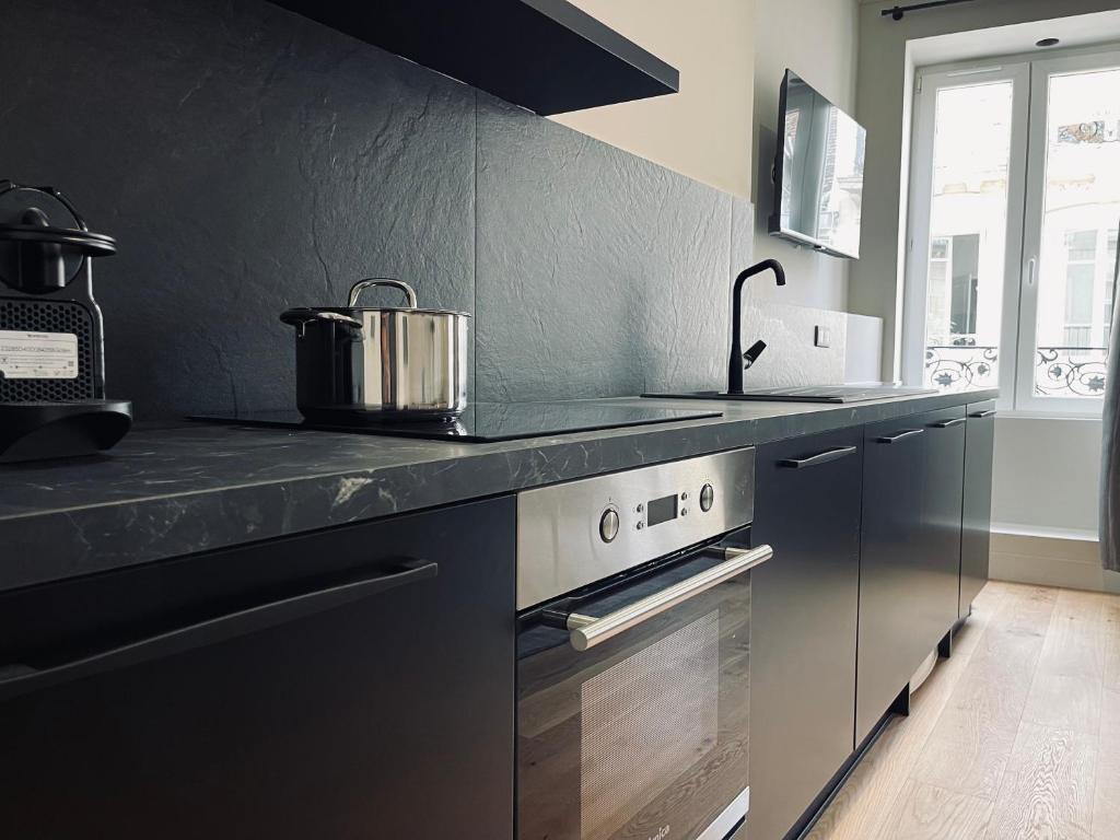 Alfred Suites - Appart's Hôtel - Dijon - Centre Historique - Resim 35