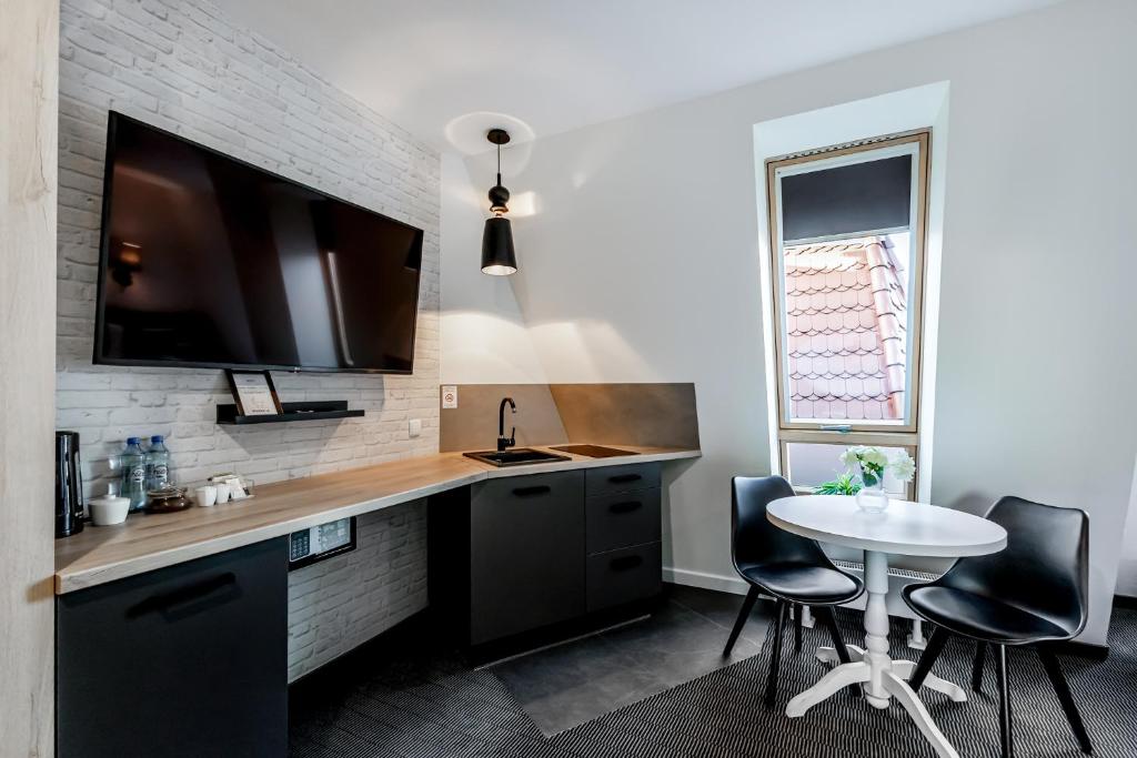 Kuchyňa alebo kuchynka v ubytovaní Apartamenty Wodna 13