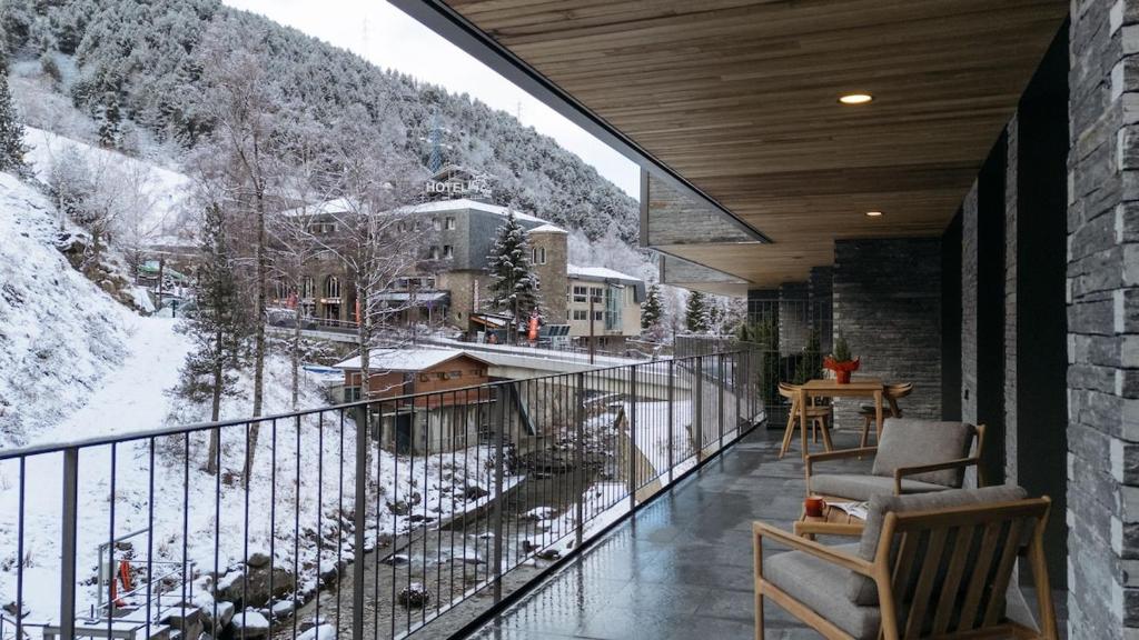 Photo inspiration: Gallery Detail: Luxurious Mountain Gem Enjoy Nature Gym Sauna Pool L By