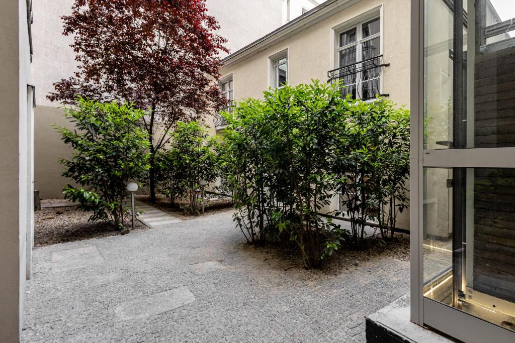Vonkajšia záhrada v ubytovaní Apartamenty Wodna 13