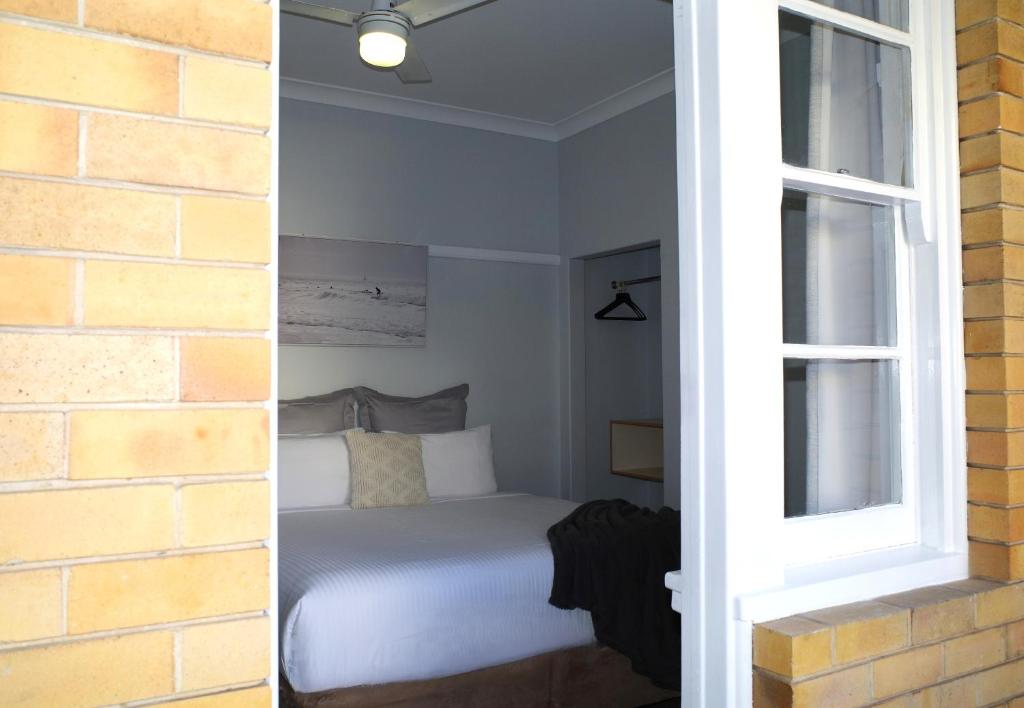Postel nebo postele na pokoji v ubytování Port Macquarie Hotel