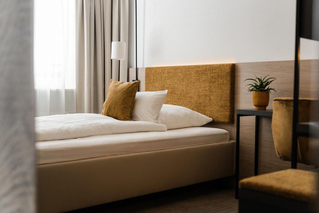 Ein Bett oder Betten in einem Zimmer der Unterkunft Hotel Schloss Montabaur