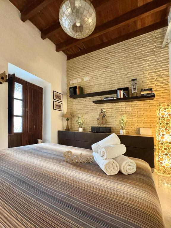 Hotel Aires de Triana, a bedroom with a large bed with towels on it at Aires de Triana in Seville