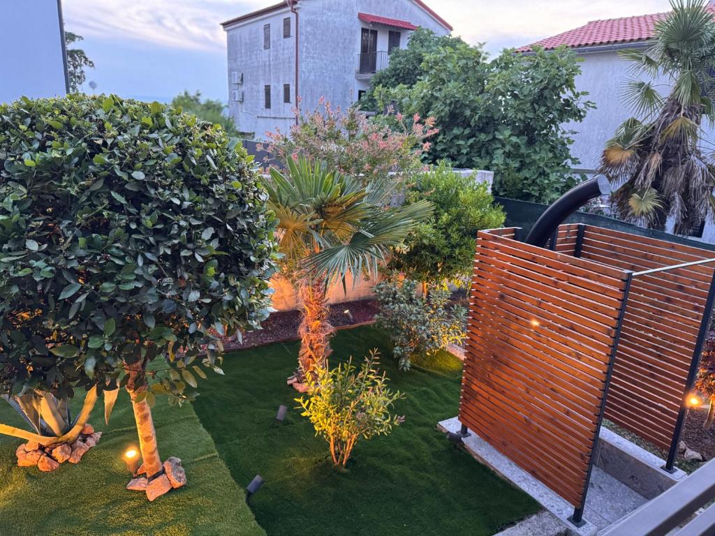 Vonkajšia záhrada v ubytovaní Apartments Jakobi by El-Pi Tours