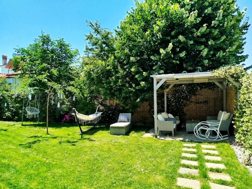 Zahrada ubytování Theano Luxury Suites Nikiti