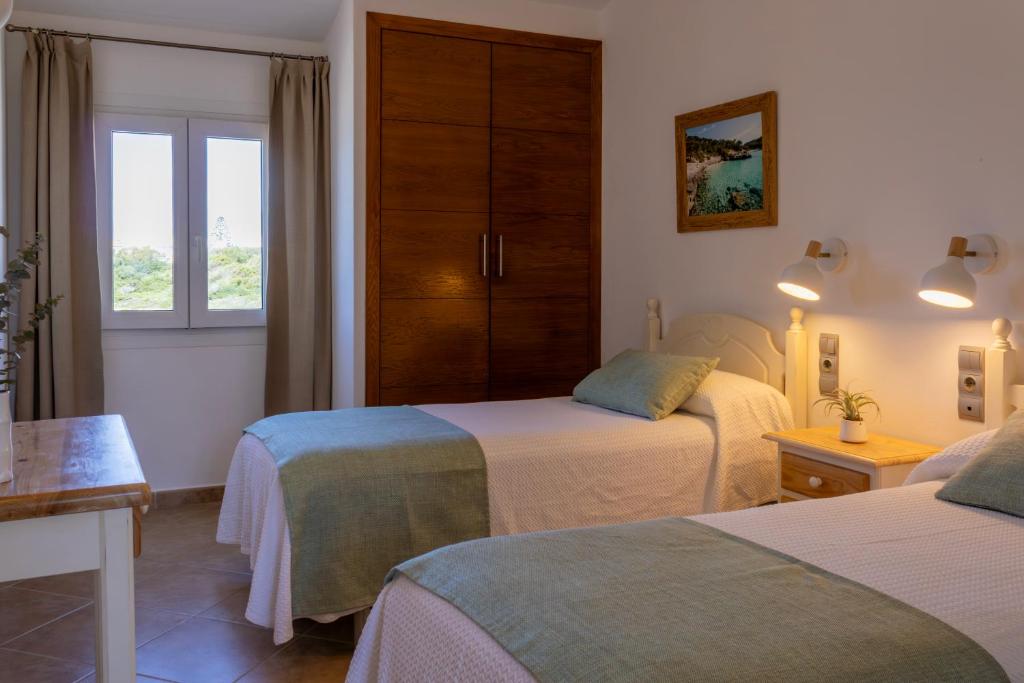 Postel nebo postele na pokoji v ubytování Menurka - Cala Blanca
