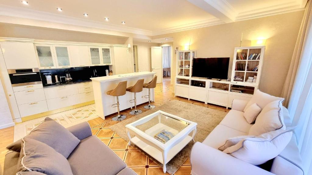 TV a/nebo společenská místnost v ubytování Aristo apartment