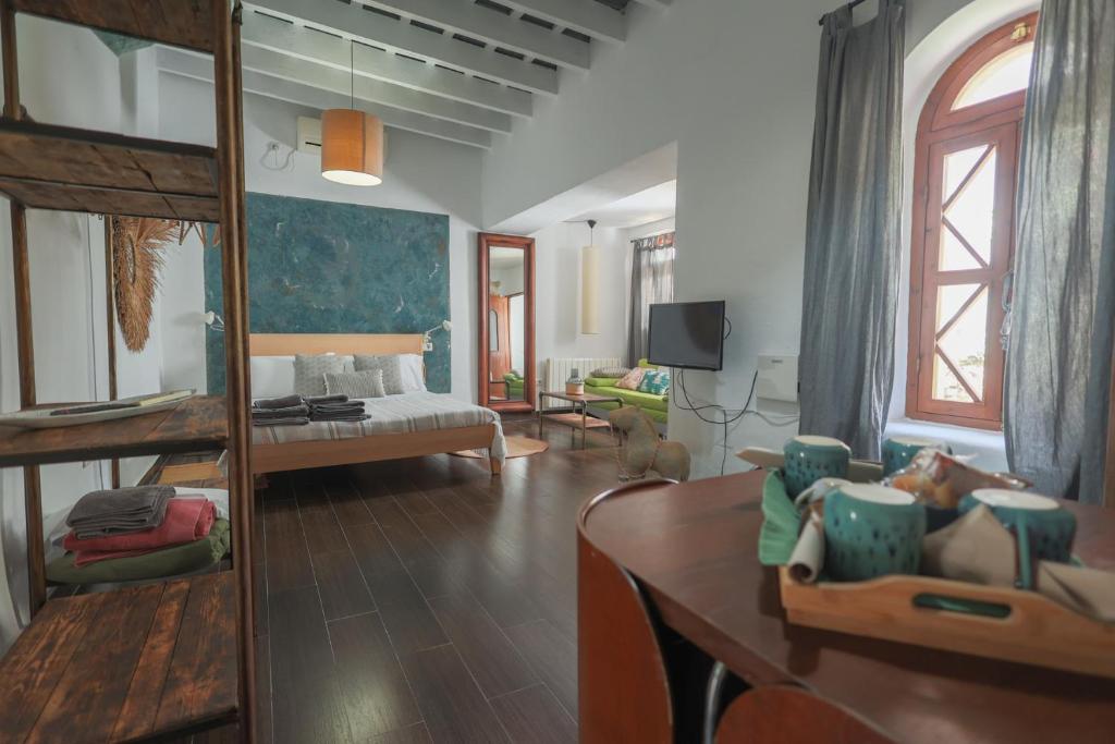 A bed or beds in a room at Koala Tarifa