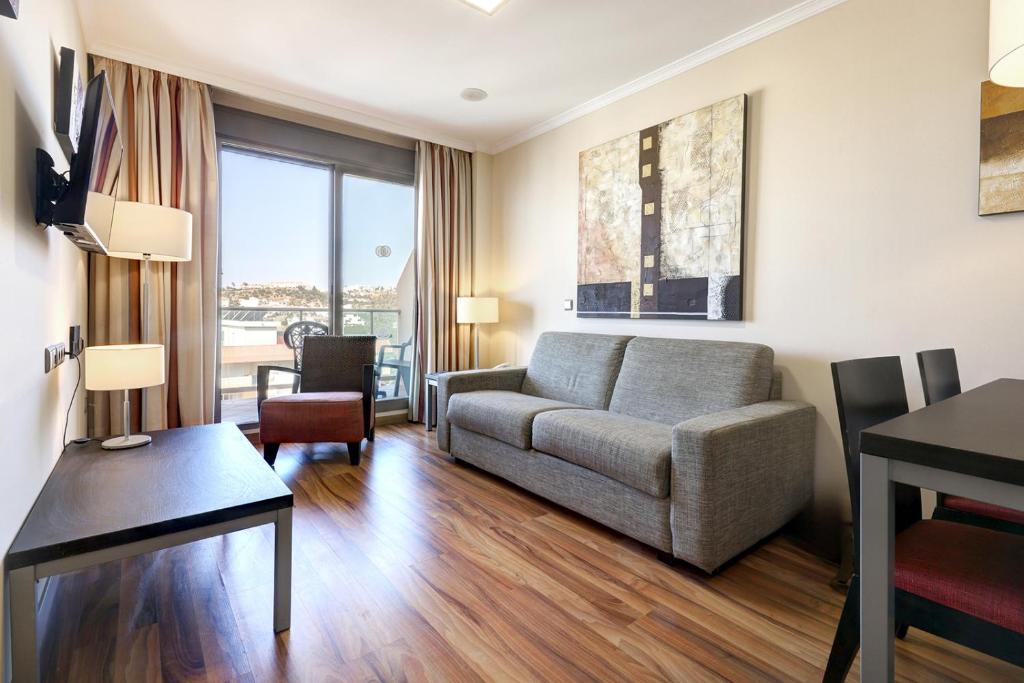 004 Sea Views 1 Bed 250m to Benalmadena Beach