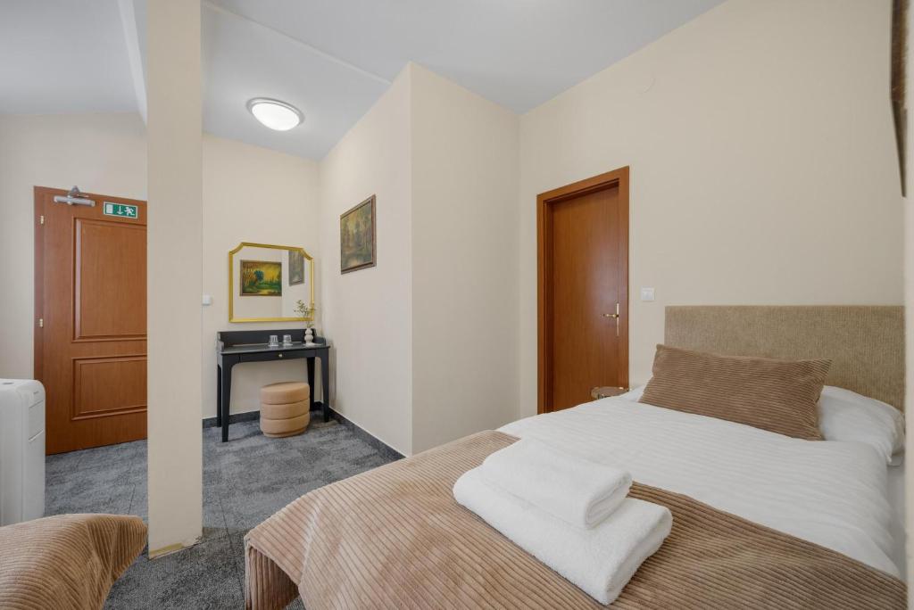 Hotel Reverie - Dependance, Check-in at Metropolitan Star - Resim 10