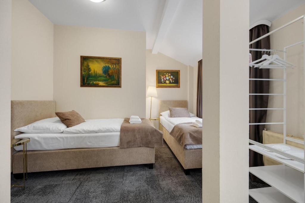 Hotel Reverie - Dependance, Check-in at Metropolitan Star - Resim 11