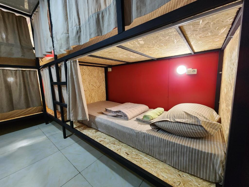 Postel nebo postele na pokoji v ubytování Gallary Hostel