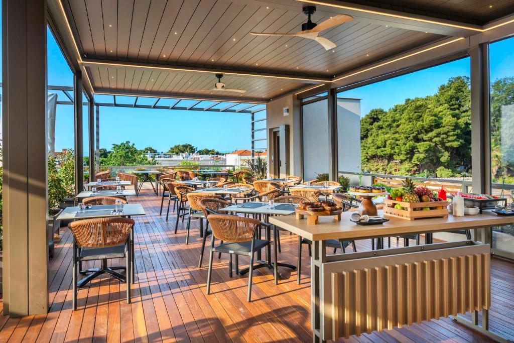 Restauracja lub miejsce do jedzenia w obiekcie Hotel Vozina