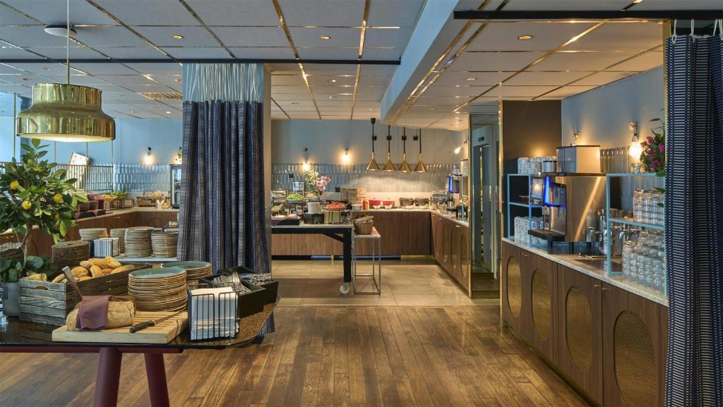 Kuchyň nebo kuchyňský kout v ubytování Scandic Sjöfartshotellet