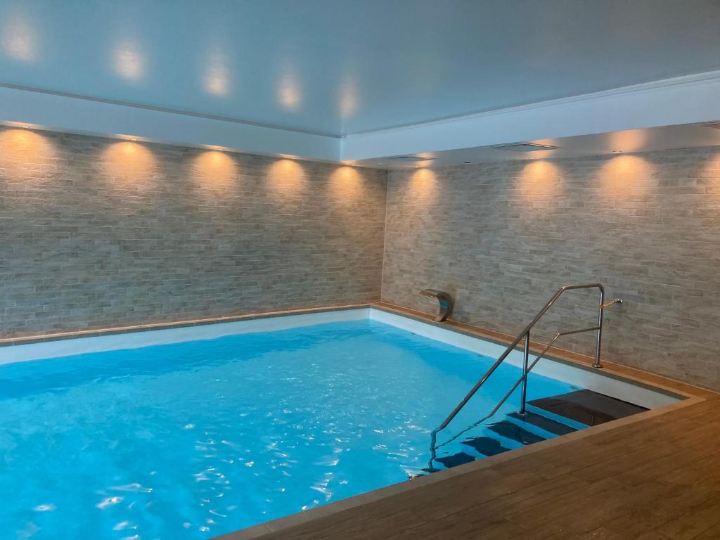 a large indoor swimming pool with blue water at Pronájem pokoje v Bayerisch Eisenstein in Bayerisch Eisenstein