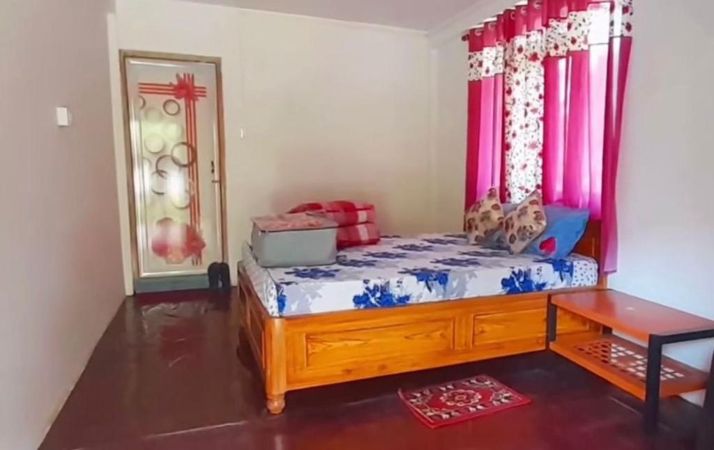 Ένα ή περισσότερα κρεβάτια σε δωμάτιο στο Satyam Homestay