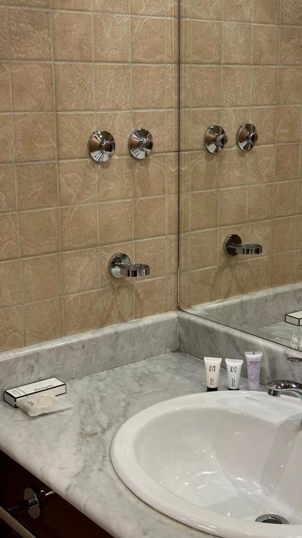 Koupelna v ubytování Sadeem Al Fajr Hotel Suites