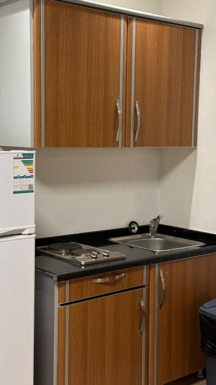 Kuchyň nebo kuchyňský kout v ubytování Sadeem Al Fajr Hotel Suites