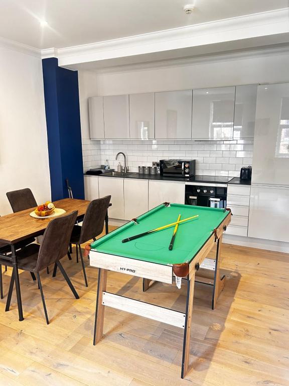 a ping pong table in the middle of a kitchen at Sleeps 6- Close to the beach - Pet Friendly in Brighton & Hove