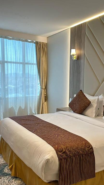 Postel nebo postele na pokoji v ubytování Sadeem Al Fajr Hotel Suites