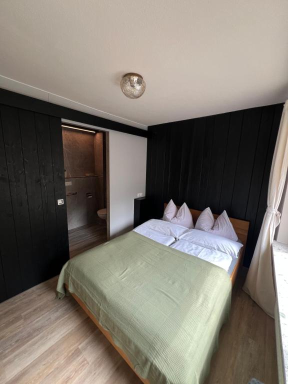 a bedroom with a bed with a black wall at Wohnung Albrecht Nummer 4 in Spalt