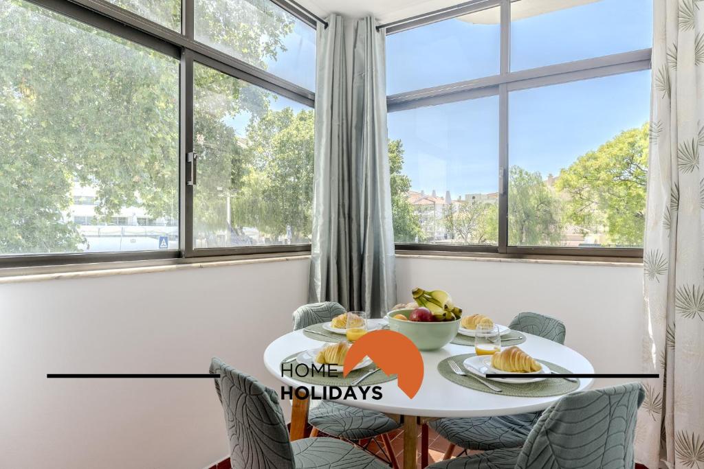 Φαγητό σε αυτό το διαμέρισμα ή κάπου εκεί κοντά