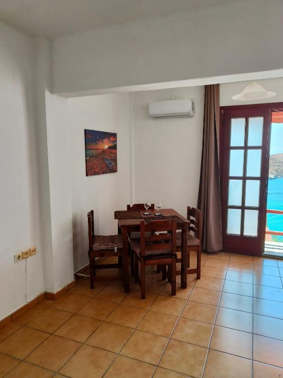Fotografie z fotogalerie ubytování Balcony of vari v destinaci Vári