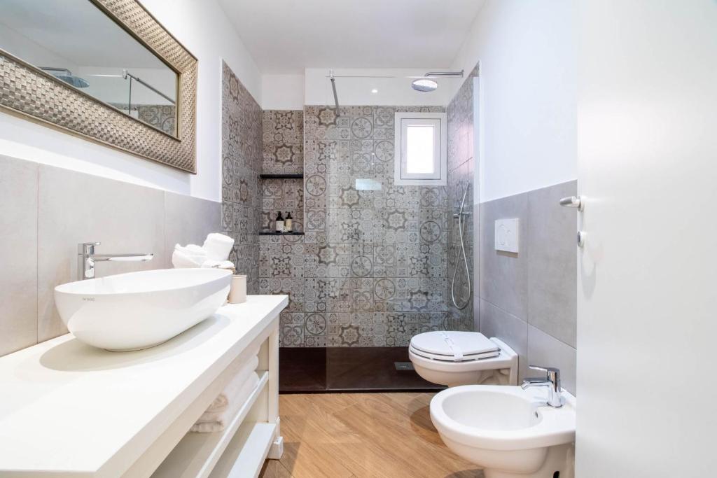 Kúpeľňa v ubytovaní Blue Dolphin by PortofinoHomes